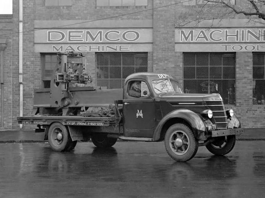  International-Harvester D-35 Flatbed 1940 года  (фото 1 из 2)